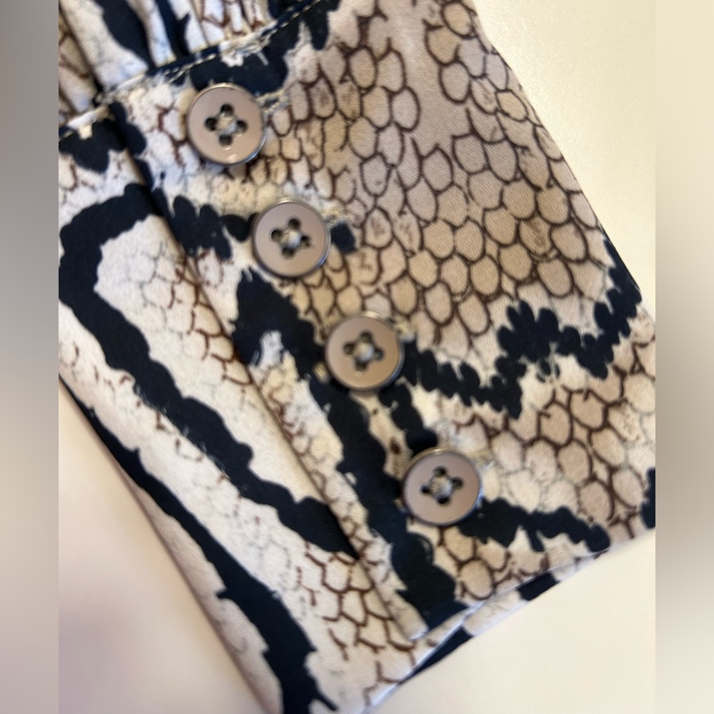 Cabi Size XS Serpentine Blouse - Picture 5 of 5